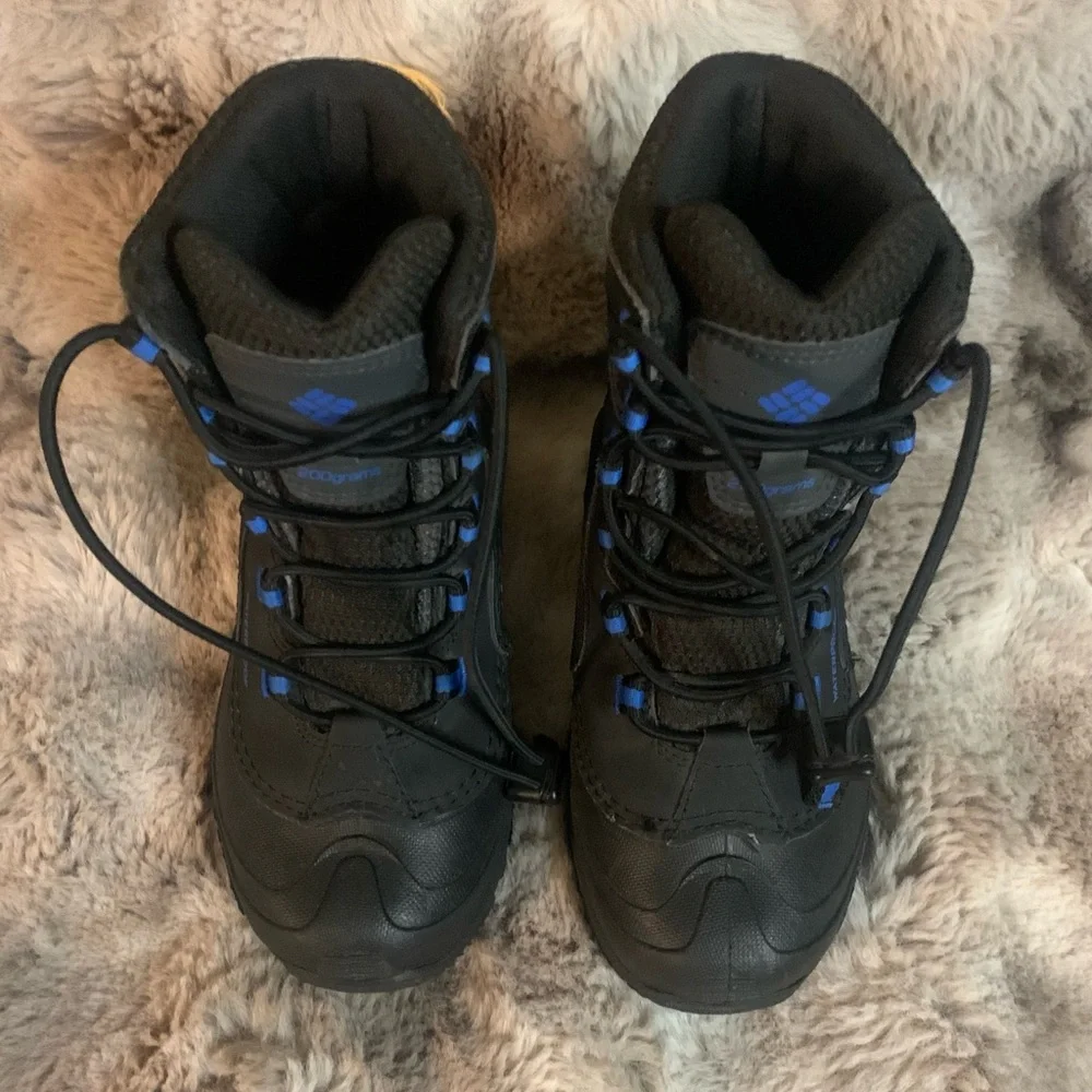 Columbia Kids Black and Blue Waterproof Snow  Boots. Size 1 Kids, Like New